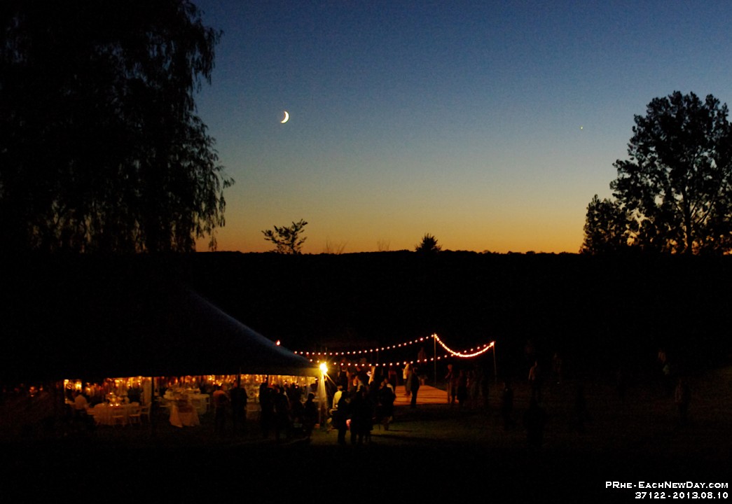 37122CrNoUsmRe - The Wedding Party